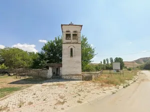 Влезот на црквата